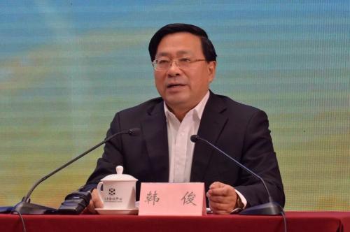 李炳军曾在国务院当了22年秘书 .