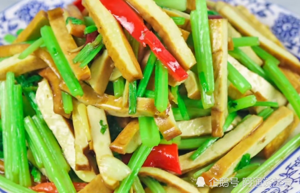 飯店的芹菜炒香乾為什麼這麼好吃,原來大廚多做了這一步,學到了