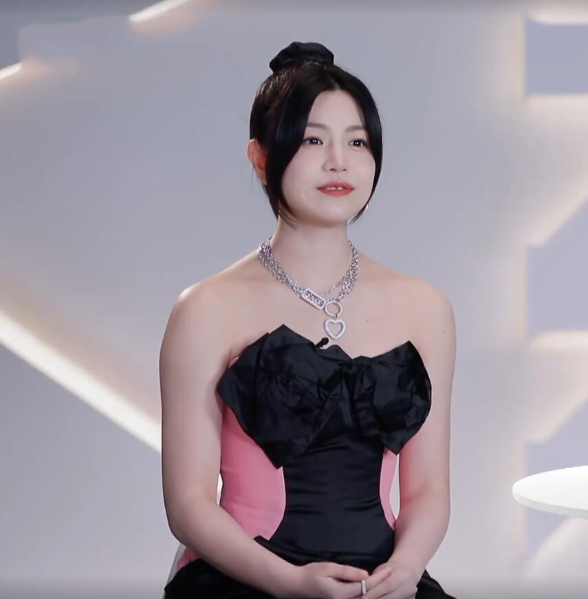 《浪姐2》陈妍希笑容甜美似少女,获陈晓打call力破不和传言