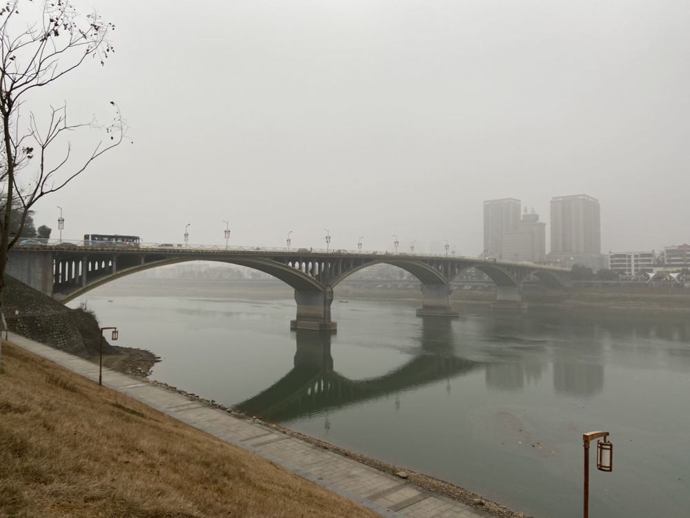 益阳老人投江背后养老院暴雷那些被捕猎的老年人