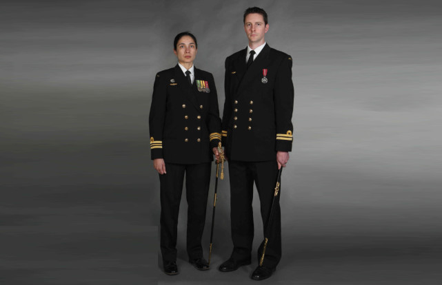 详解美海军校官的佩剑,突出礼仪效果,而非作战功能|美国海军|海军