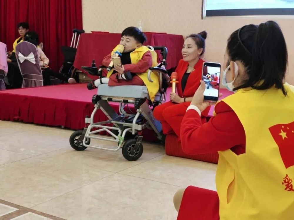 "轮椅上的小仙女"不幸去世,残友盼无障碍通道再平一些