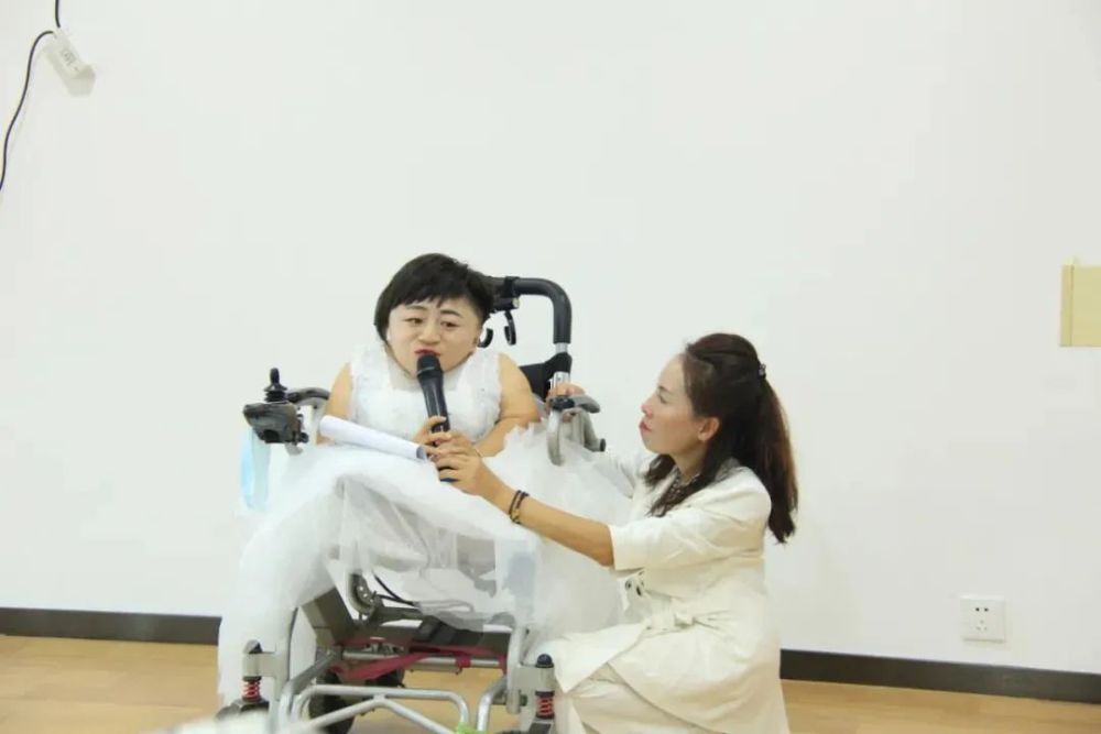 "轮椅上的小仙女"不幸去世,残友盼无障碍通道再平一些