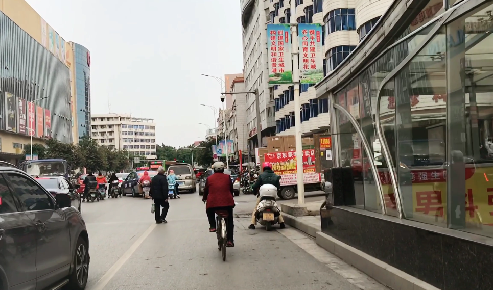 最能体现贵港人情怀的我觉得还是北门市场,很多上了年纪的人,你要跟