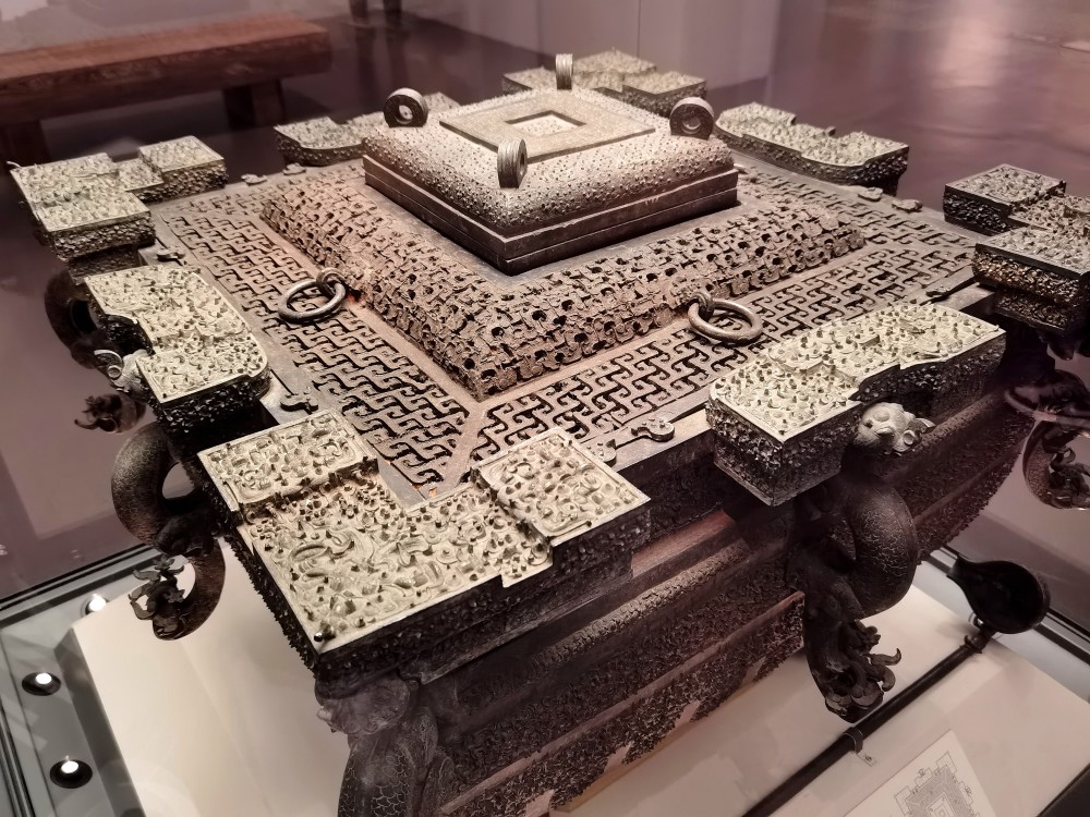 看见文物世界上最早的冰箱战国青铜冰鉴