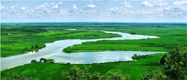 其中三江平原,黑龙江沿河平原和嫩江流域的土地被统称为北大荒