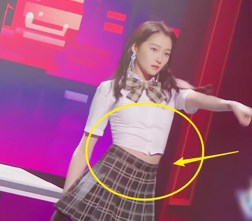 王牌6关晓彤穿女团装热舞没有工作室的精修这腰围我没看错吧