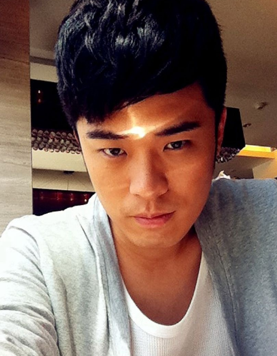 同样被喊错名字后,陈赫扮鬼脸,娜扎尬笑,看到王源:好高的情商_腾讯