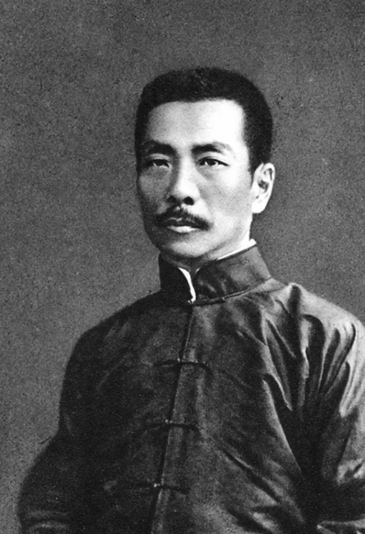 郭沫若用4字骂鲁迅,后者5字回骂,这或许才是真正的郭沫若