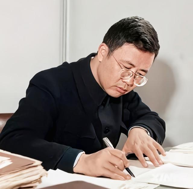 顶级数学家华罗庚初中毕业就辍学靠自学成才