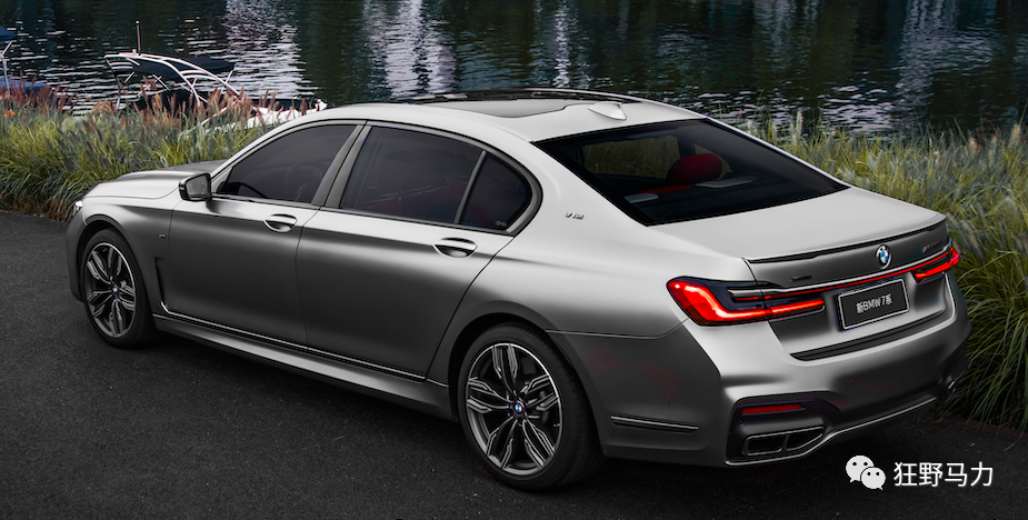 宝马的v12旗舰,感受m760li,感受不一样的有钱人_腾讯新闻
