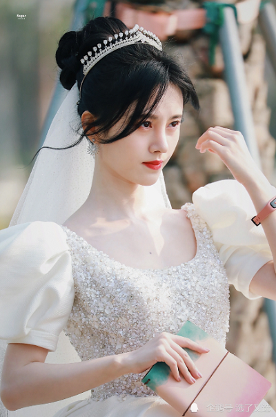 鞠婧祎婚纱照火了,仙气飘飘溢出屏幕,宛如钻石公主在逃!