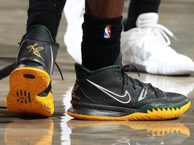 nba球员上脚:欧文上脚kyrie 7,国产球鞋有点帅!_腾讯新闻