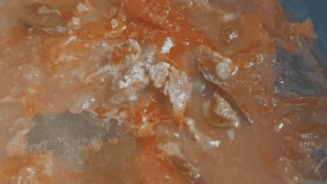 新中国经历了70年的和平发展,无米下锅已经成为一去不复返的历史,饮食