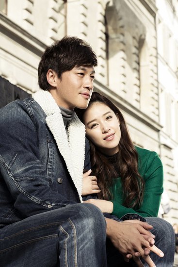 剧中,余非和出身豪门的叶琳阴差阳错成为闺密,两人从两小无猜到各怀