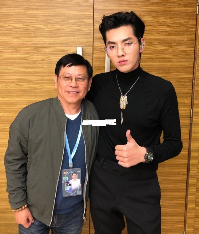 同一参照物下男明星身高曝光任嘉伦张艺兴不高成毅吴亦凡挺拔