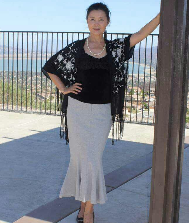 姜黎黎宋晓英关系真好老年同穿西装搭船鞋聚会优雅得体又时髦