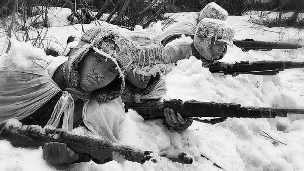 抗美援朝中的冰雕连虽一枪未发却引得敌军向他们脱帽致敬