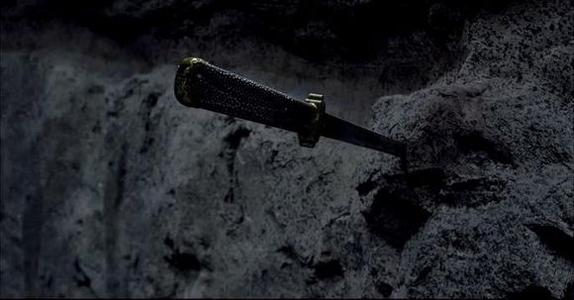 盗墓笔记张家古楼张瑞桐的随葬品除了黑金古刀还有两样是什么