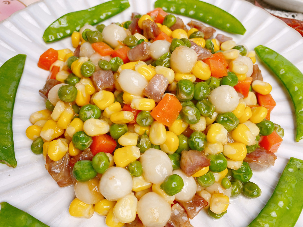 大家分享一道非常适合春节的菜品,这道菜的名字特别喜庆,叫"金玉满堂"