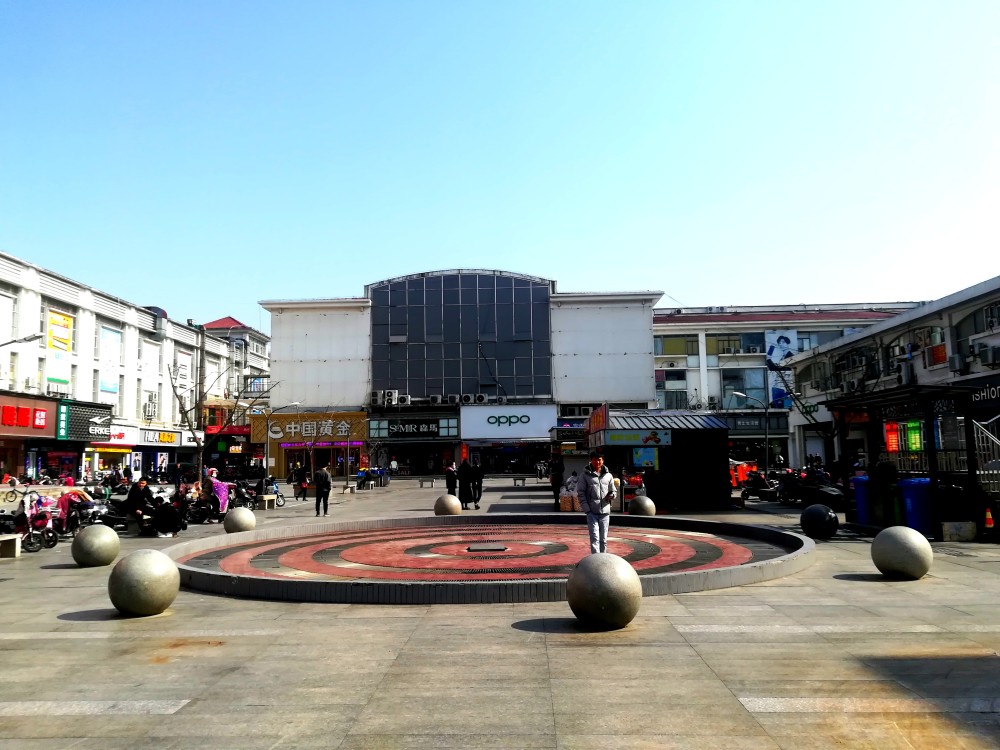 天气好,来联丰广场转转_腾讯新闻