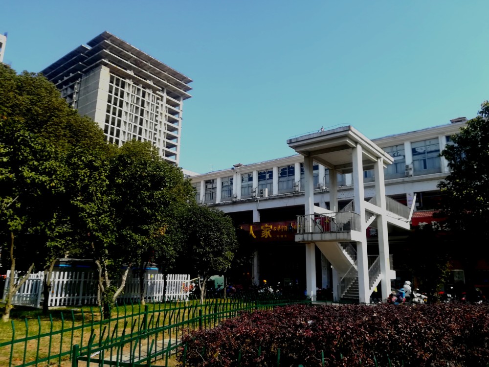 天气好,来联丰广场转转_腾讯新闻