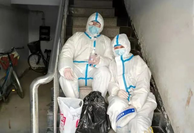 【930|暖心】平凡如你,温暖如春—医护人员家属角度下的"大白"