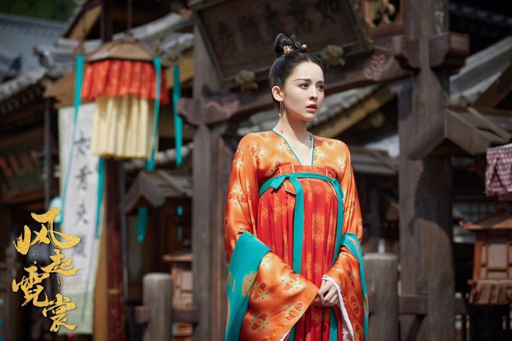 古力娜扎出演风起霓裳一身红色古装服很有代入感