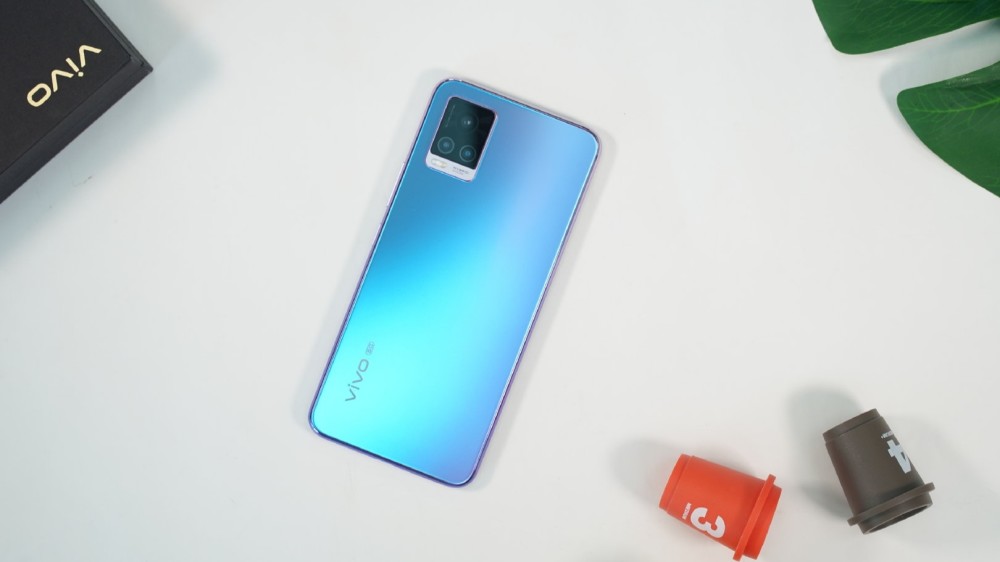 第二款天玑820手机发布33w闪充4000毫安价格让人难以接受