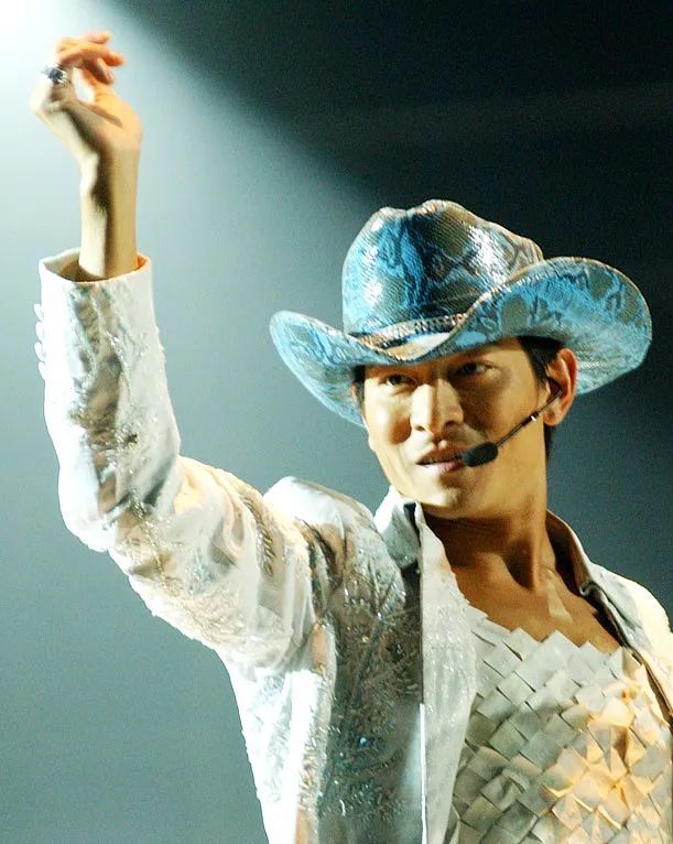 除了节奏感极强的热舞劲歌外,刘德华的抒情歌曲也是非常值得称道,其中