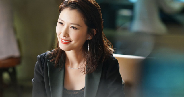 正青春赛琳娜不仅是卧底她还是温哲师傅的情人