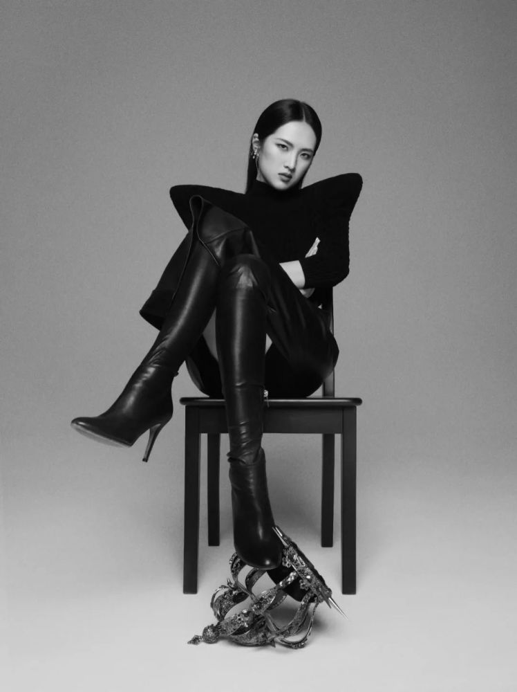 姚安娜,毕业于哈佛大学计算机系,不仅是一枚学霸,而且从小练习芭蕾舞