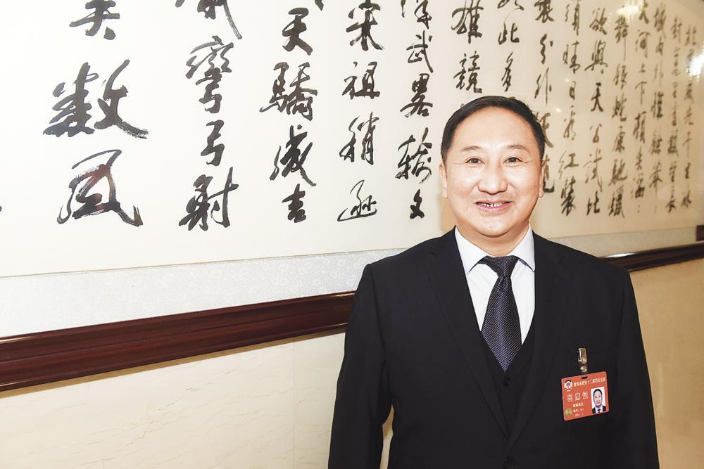 索南昂旦  省政协委员,河南蒙古族自治县启龙牧场总经理