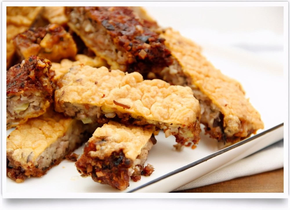 芙蓉酥也被列入了自治区非遗美食行列当中,用莲藕