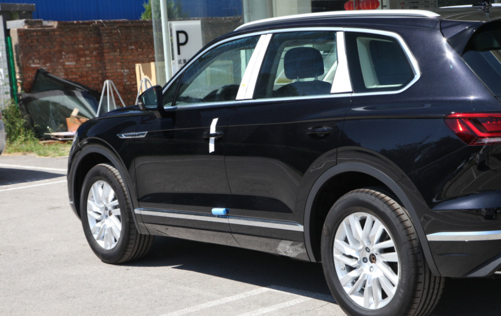 不思进取的大众途锐尺寸越做越小售价却6298万起步