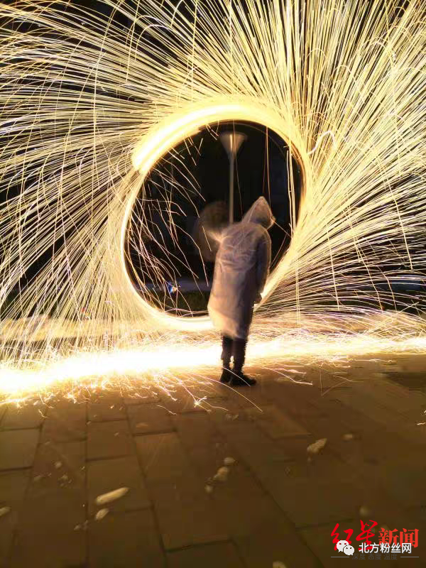 网红钢丝棉烟花在网上卖火了成都消防它燃点低极易引燃周围物品