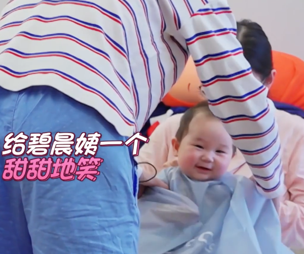 张碧晨亲手给孩子剃头,不小心剪太多,"小光头"形象太像华晨宇_腾讯
