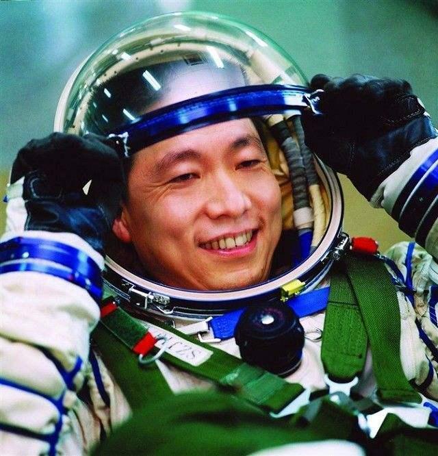 杨利伟在太空听到"敲窗"声?10多年后查明真相:庆幸捡回一条命