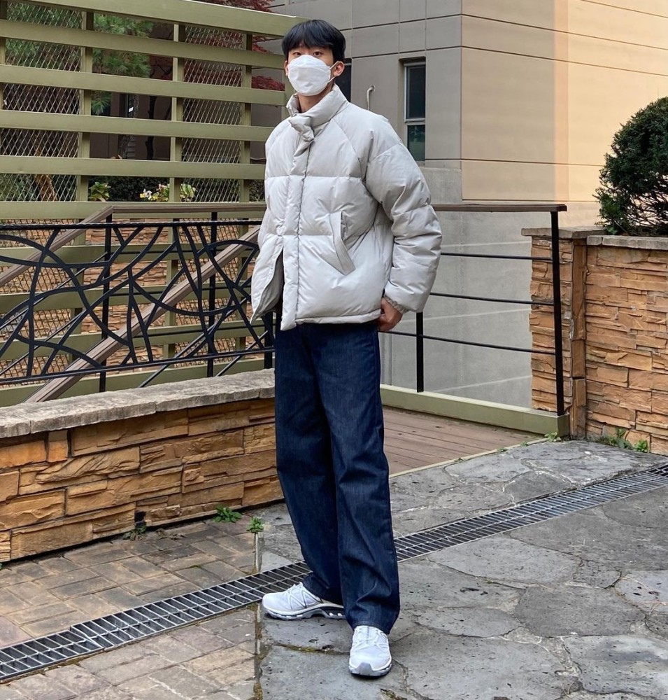 男生怎么穿羽绒服才帅气6套冬季保暖搭配让你更潮流百变