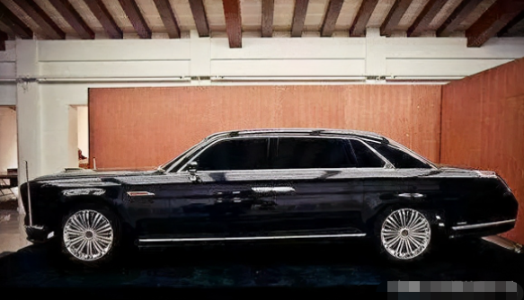 红旗l4实车全新外观内饰配40tv8动力气场强大