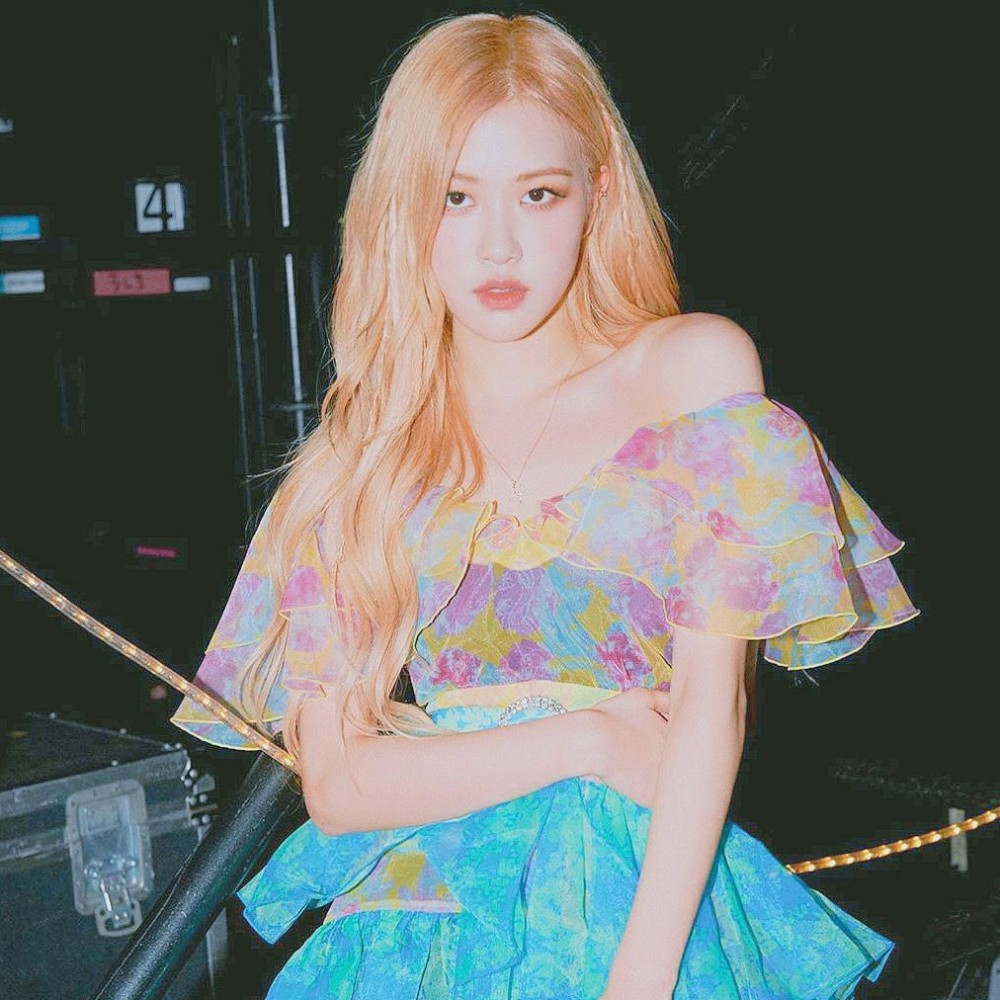 来收一组四闺女的头像吧blackpink单人头像