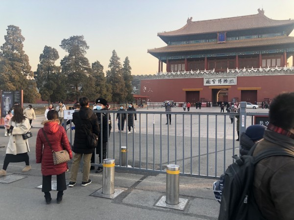 图说:东华门和神武门是参观故宫出口(新民晚报驻京记者 潘子璇)