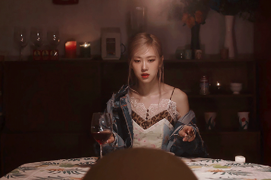 blackpink举办线上演唱会上线,朴彩英solo单曲也出来