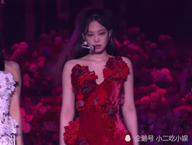 bp線上演唱會jennie紅玫瑰造型樸彩英ssolo公開