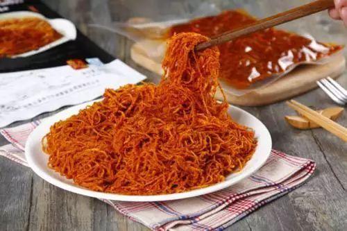 猪头肉萝卜丝鲊zhǎ云南老家过年必做的一道特色美食