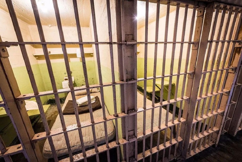 最难以置信的越狱,3人从恶魔岛监狱逃离50年,警方至今没搞清楚_腾讯新