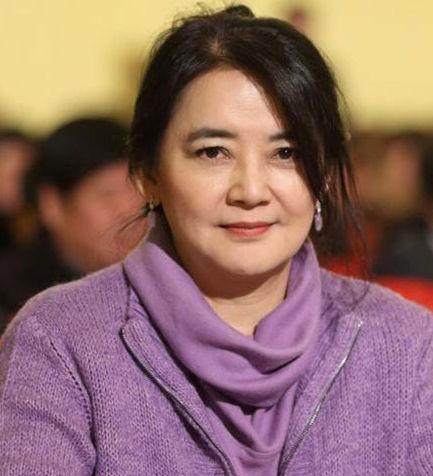 45年前以电影《欢颜》出道,当时的她和与胡因梦(胡茵梦),周丹薇