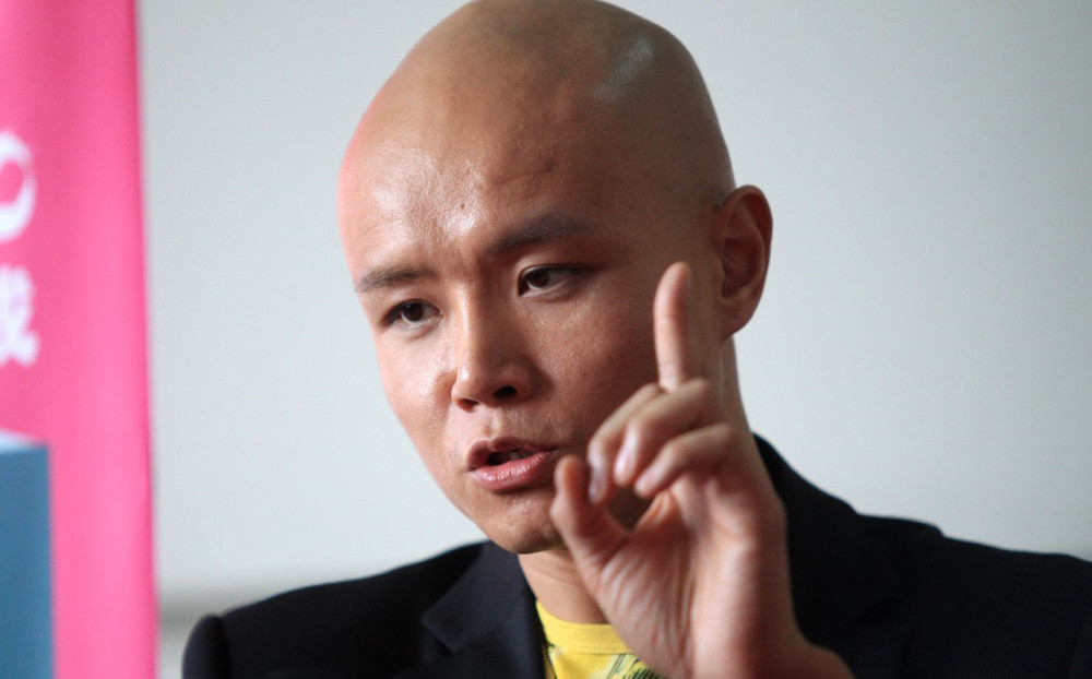 从金牌主持到街头卖艺,如今乐嘉出家悟道,他错在了哪?_腾讯新闻