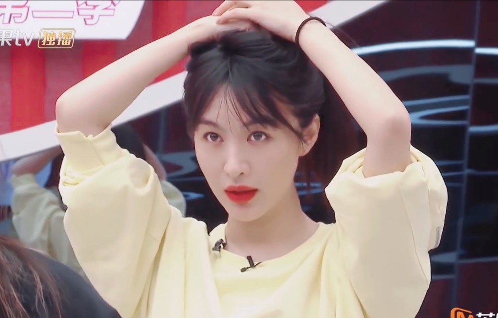 李菲儿是《乘风破浪的姐姐》中难得清醒的人,大声反驳张馨予
