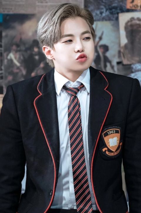 朴殷硕被指弃养宠物狗,出演《顶楼》翻红,真实家境